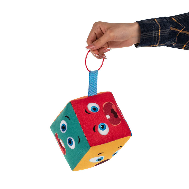 کتاب پارچهای و مکعب، تجربه آموزشی و سرگرمکننده برای کودک