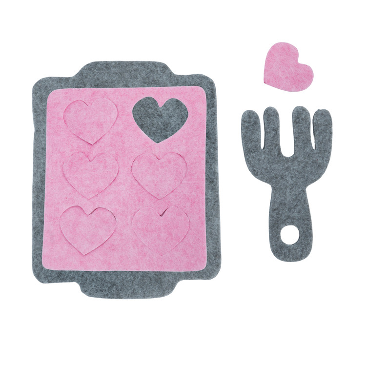 کودک در حال آشپزی با ابزار پک آشپزباشی