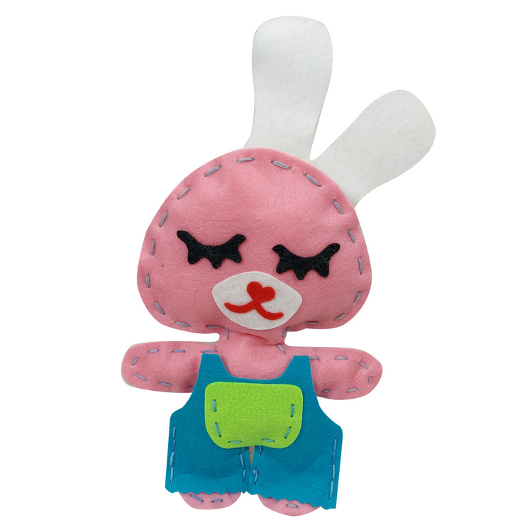 پک آموزشی شامل لباس، شیشه شیر، بالشت و پوشک نمدی